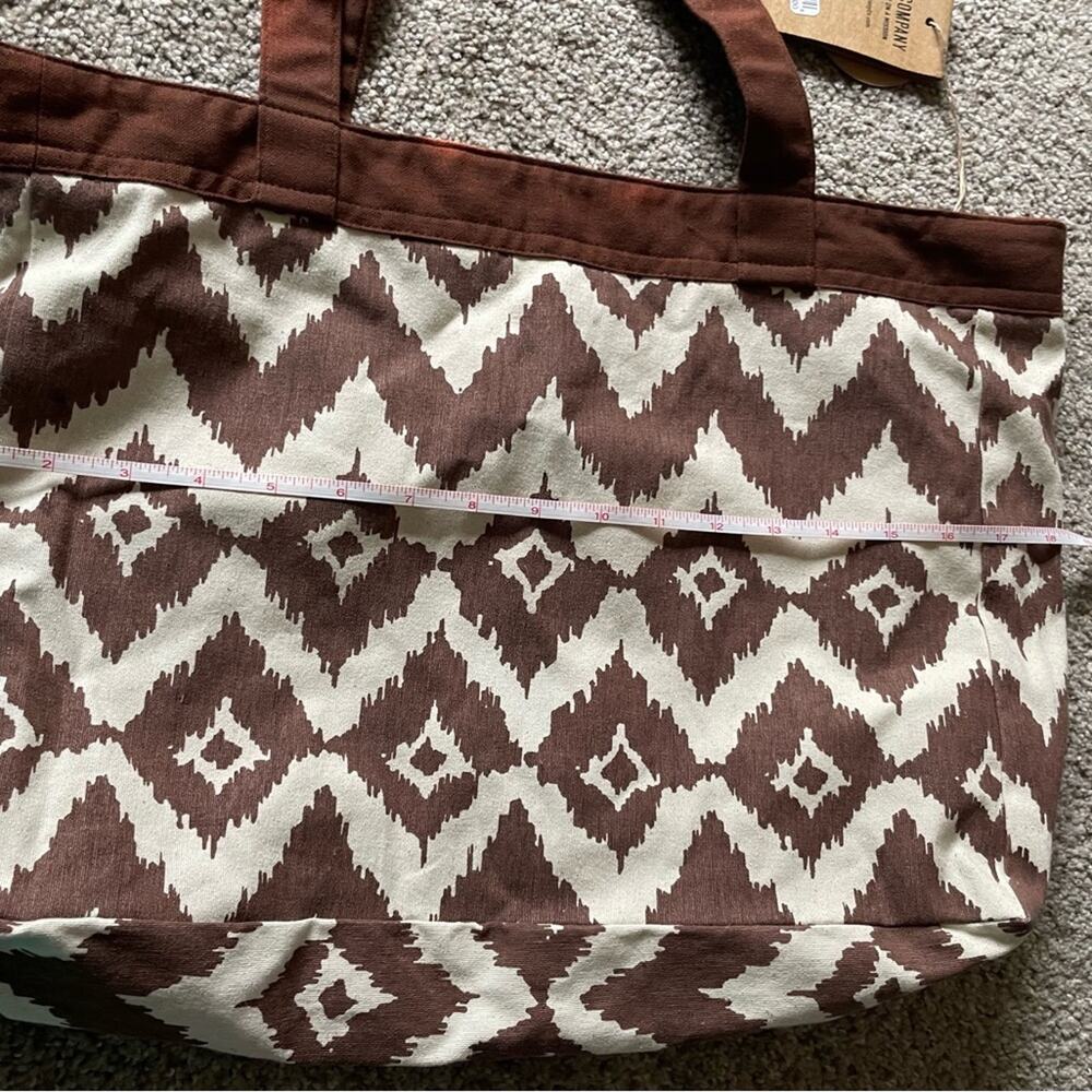 Jurassic world X Accompany Geometric Distressed Tote Universal Studios Fandom - Picture 5 of 6